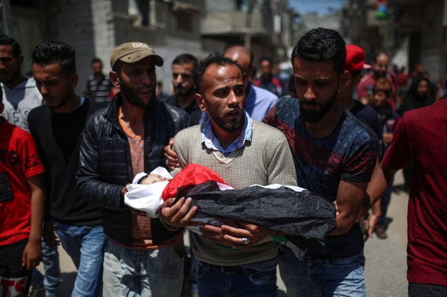 Filistinli şehit bebek Leyla gözyaşlarıyla uğurlandı